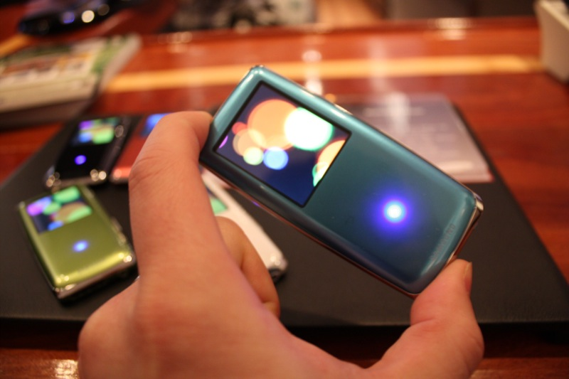 Illustration for article titled Samsung's YP-S3 Gets the LED Out